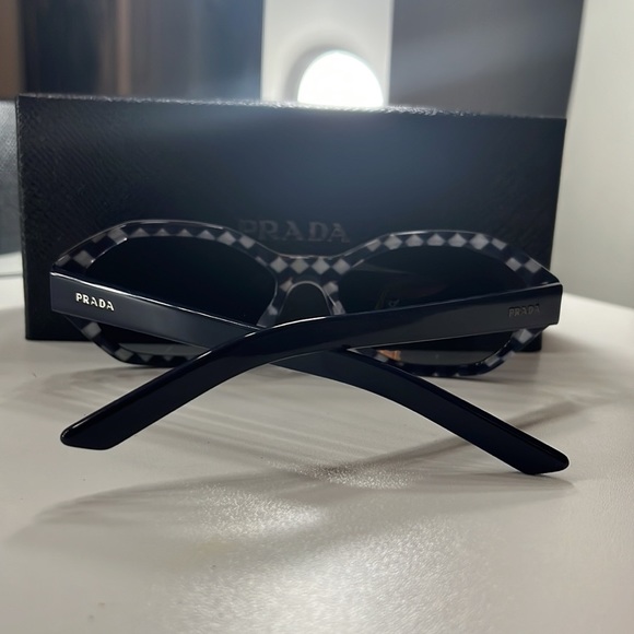 PRADA SUNGLASSES - Picture 3 of 4